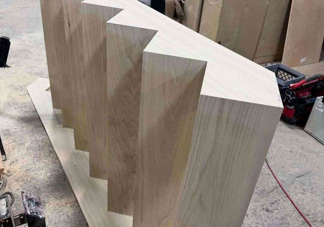 Pre-assembled staircase 😎 Quality work always the goal! ☎️ (857)251-5984 📧 coimbra.carpentry@gmail.com CONTACT US NOW! 😎